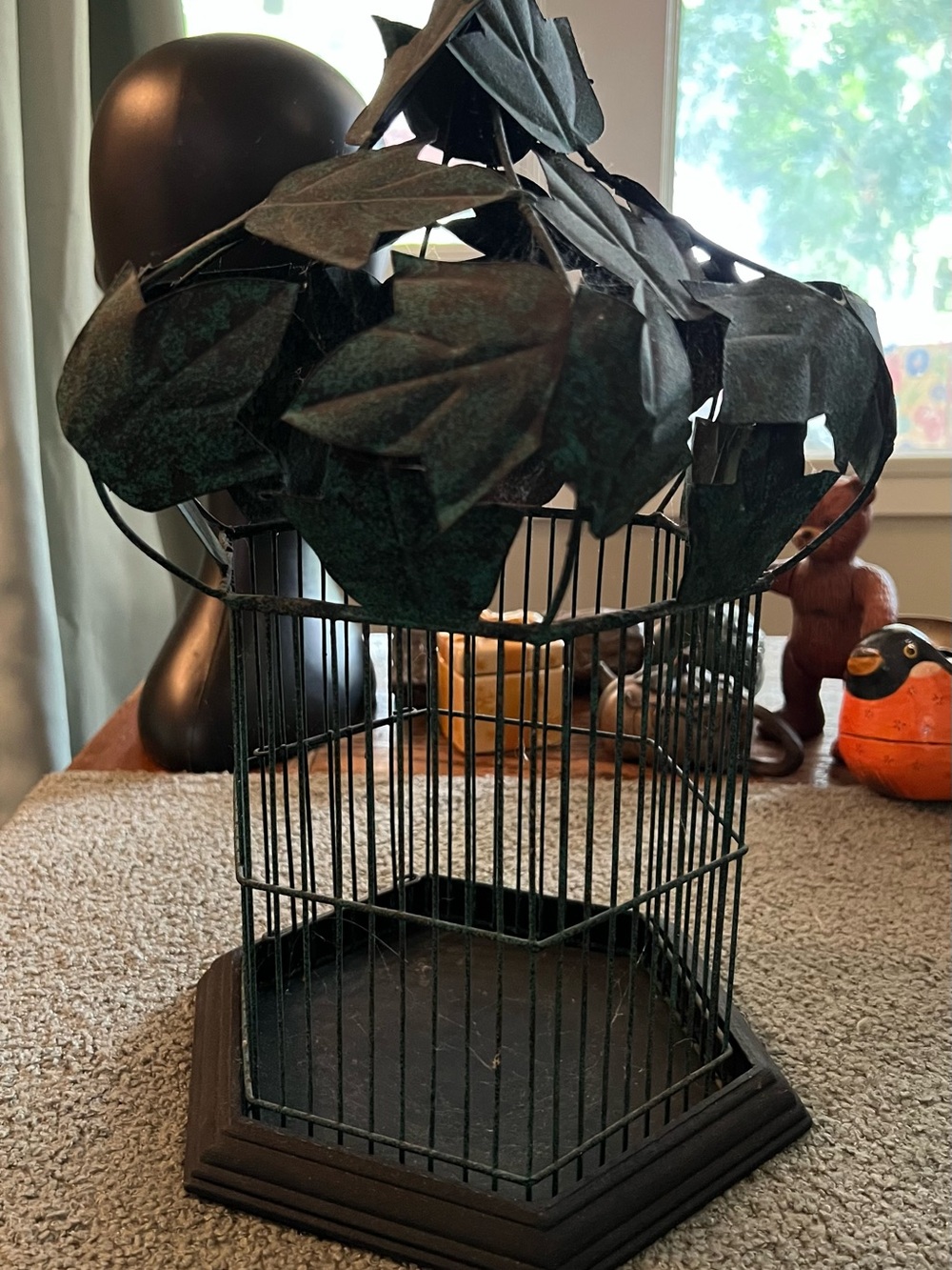 Vintage Y2K Decorative Hexagonal Metal Birdcage with Leaf Canopy